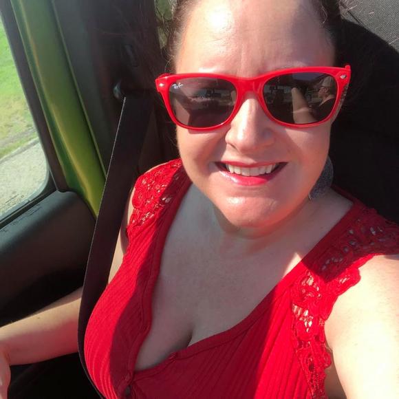 Meet your Posher, Brandee - Picture 1 of 1